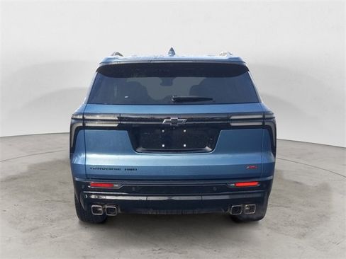Used 2025 Chevrolet Traverse RS image 2