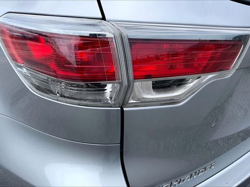 Used 2016 Toyota Highlander LE FWD image 28