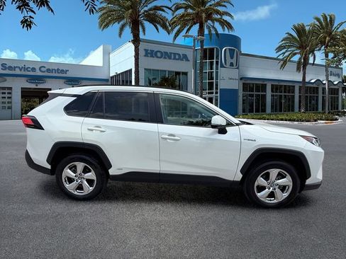 Used 2021 Toyota RAV4 XLE Premium AWD/4WD image 9
