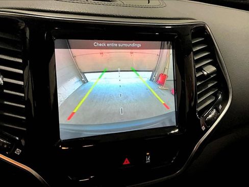 Used 2022 Jeep Cherokee Limited image 14