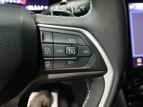 Used 2023 Jeep Grand Cherokee L Limited image 35