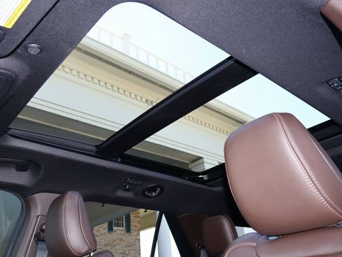 Used 2024 Ford Explorer King Ranch w/ Technology Package image 31