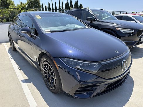Used 2022 Mercedes-Benz EQS 580 4MATIC Sedan image 3