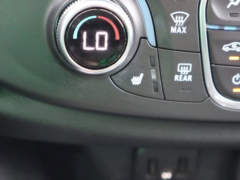 Used 2019 Chevrolet Traverse LT image 22