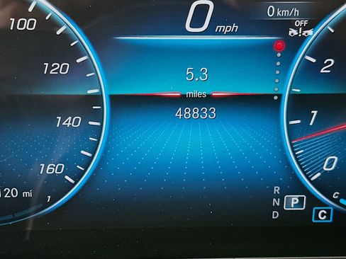 Used 2023 Mercedes-Benz GLA 250 4MATIC w/ Premium Package image 19