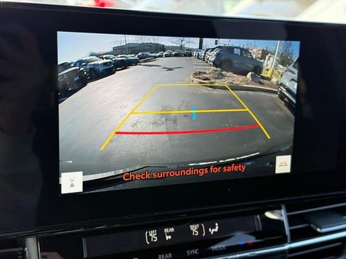 Used 2025 Toyota Sienna Limited image 25