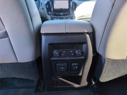 Used 2023 Chevrolet Traverse Premier image 26