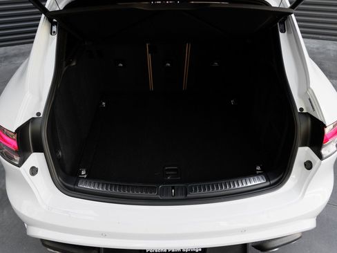 Certified 2022 Porsche Macan S image 26