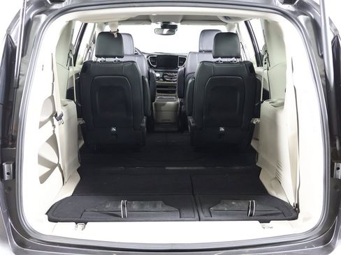 Used 2022 Chrysler Pacifica Touring-L image 20