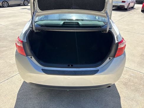Used 2017 Toyota Corolla LE w/ Carpet Mat Package (TMS) FWD image 29