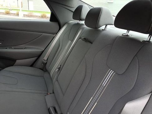 Used 2025 Hyundai Elantra SEL image 18