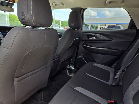 Used 2025 Chevrolet TrailBlazer LT AWD/4WD image 31