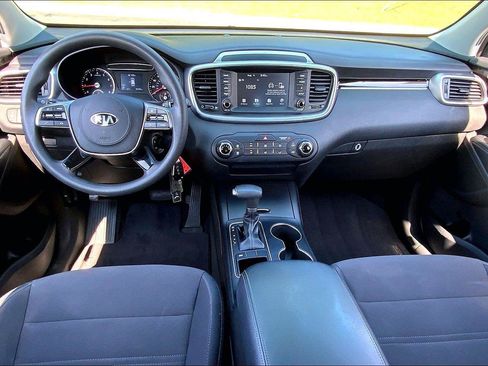 Used 2019 Kia Sorento FWD image 12