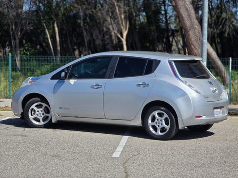 Used 2013 Nissan Leaf SV w/ Premium Pkg image 18