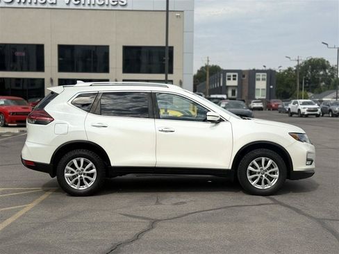 Used 2019 Nissan Rogue SV AWD/4WD image 8