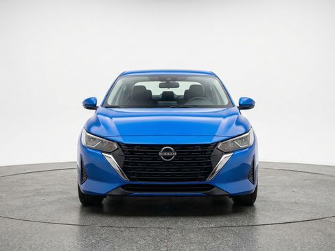 Used 2025 Nissan Sentra SV FWD image 2
