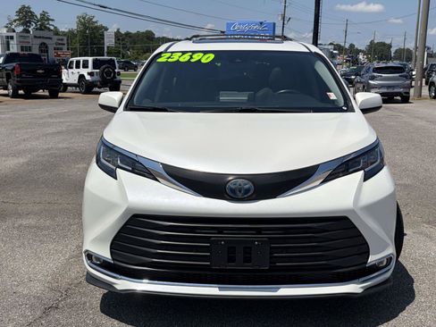 Used 2021 Toyota Sienna XLE FWD image 7