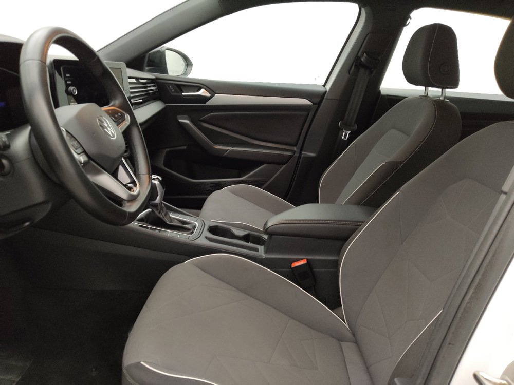 Used 2025 Volkswagen Jetta Sport FWD image 17