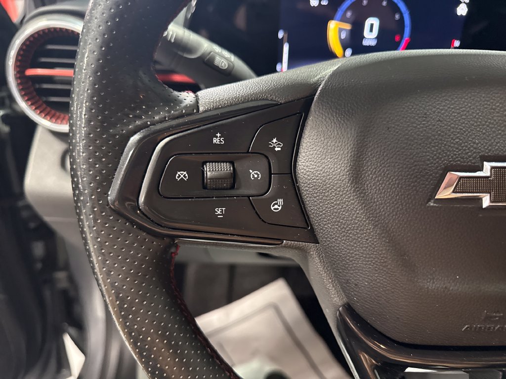 Used 2025 Chevrolet Trax RS w/ Sunroof Package FWD image 5