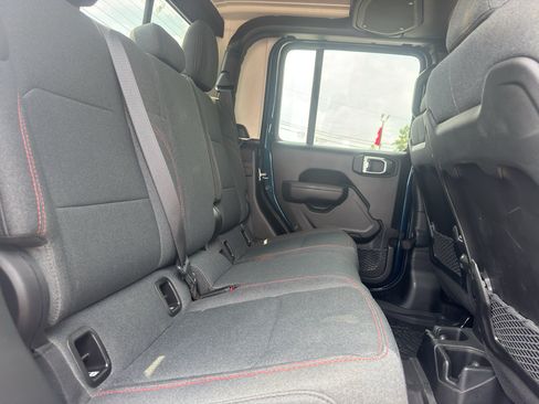 Used 2025 Jeep Gladiator Rubicon w/ Safety Group AWD/4WD image 16