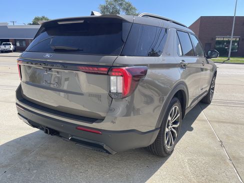 New 2027 Ford Explorer ST-Line AWD/4WD image 4