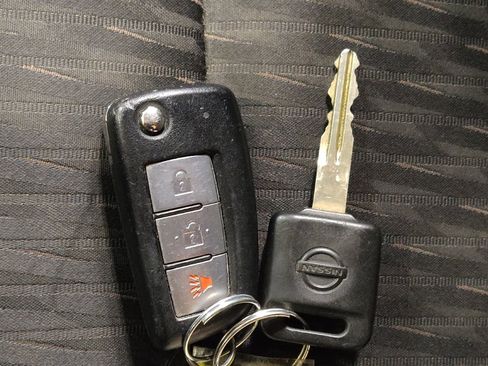 Used 2019 Nissan Rogue S image 32