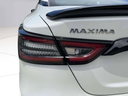 Used 2023 Nissan Maxima SR w/ Sport Mat Group FWD image 14
