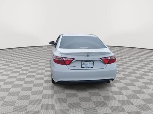 Used 2015 Toyota Camry SE FWD image 7