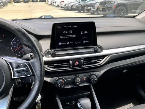 Certified 2022 Kia Forte LXS w/ LXS Technology Package FWD image 6