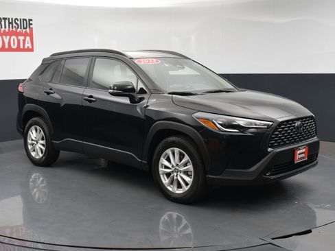 Used 2023 Toyota Corolla Cross LE image 6