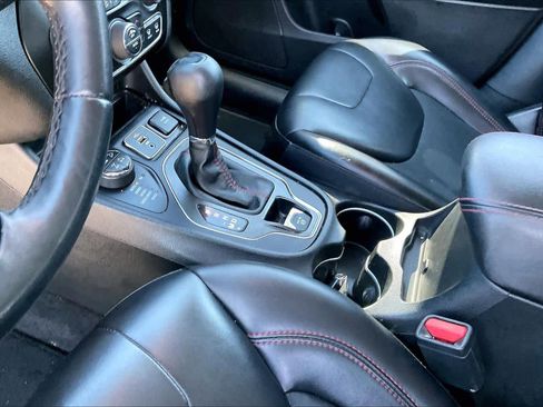 Used 2019 Jeep Cherokee Trailhawk w/ Cold Weather Group image 16