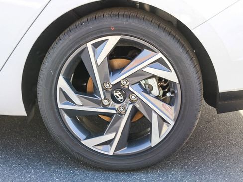 New 2025 Hyundai Elantra Limited image 8