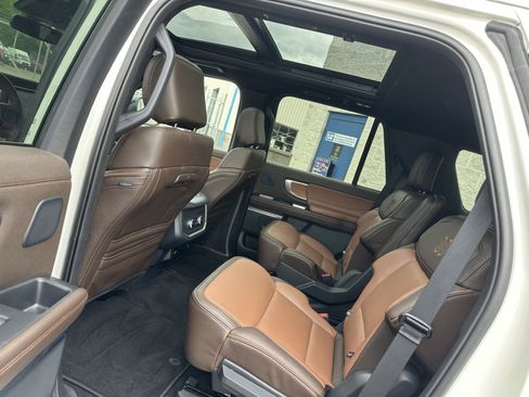 Used 2025 Ford Expedition King Ranch AWD/4WD image 10