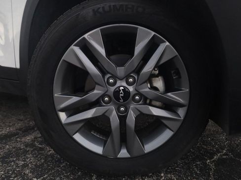 Used 2023 Kia Seltos S FWD image 2