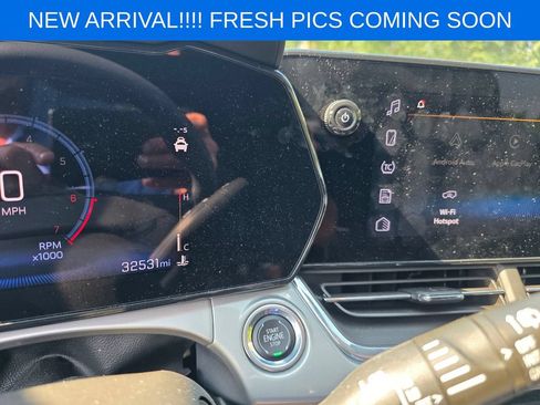Used 2025 Chevrolet Trax LT FWD image 11