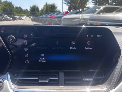 Used 2025 Chevrolet Trax LT FWD image 23