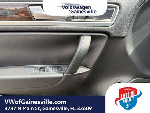 Used 2014 Volkswagen Touareg Executive AWD/4WD image 15