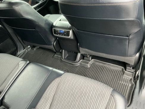 Used 2019 Toyota Highlander Plus w/ Carpet Mat Package (TMS) FWD image 27
