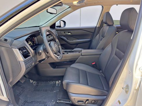 Used 2024 Nissan Rogue SL w/ SL Premium Package FWD image 16