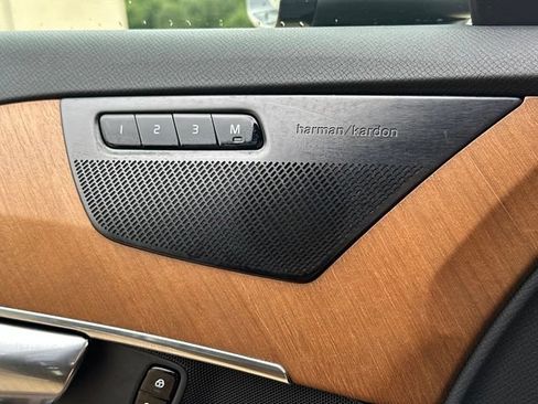 Certified 2025 Volvo XC90 B6 Plus w/ Protection Package AWD/4WD image 31