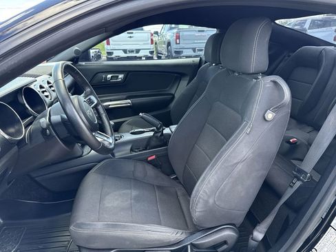 Used 2017 Ford Mustang Coupe RWD image 21