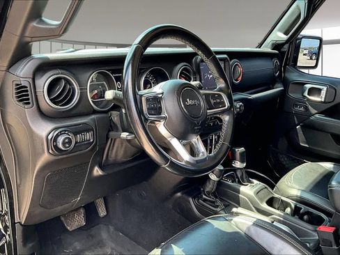 Used 2020 Jeep Gladiator Overland w/ Popular Equipment Package AWD/4WD image 13