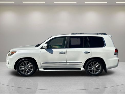 Used 2013 Lexus LX 570 4WD w/ Luxury Pkg image 2