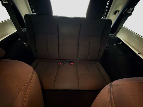 Used 2016 Jeep Wrangler Sport AWD/4WD image 13
