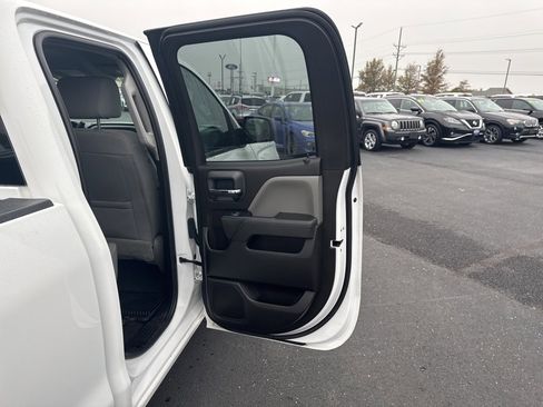 Used 2018 Chevrolet Silverado 1500 Custom w/ Custom Value Package image 41