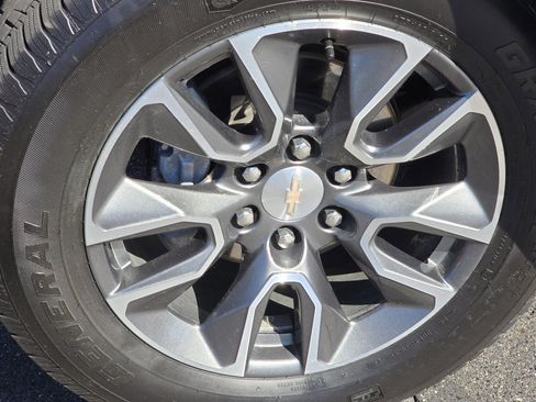 Used 2022 Chevrolet Silverado 1500 LT AWD/4WD image 16