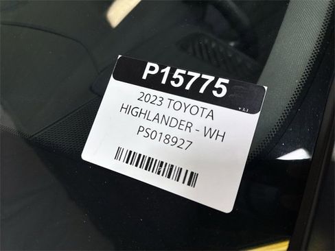 Used 2023 Toyota Highlander LE image 32