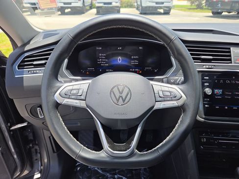 Used 2024 Volkswagen Tiguan SE FWD image 33
