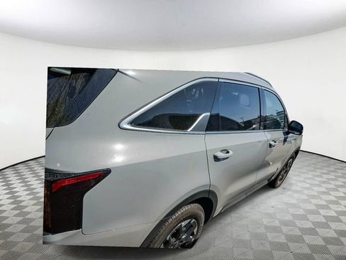 Certified 2025 Kia Sorento S w/ Panoramic Sunroof Package image 6