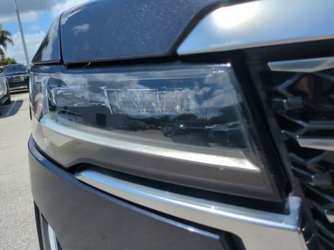 Used 2022 Cadillac Escalade ESV Premium Luxury AWD/4WD image 10